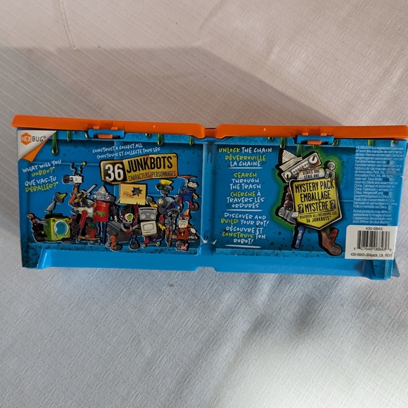 Hexbug Junk Bots dumpster construction kit age 3+ - Picture 4 of 11